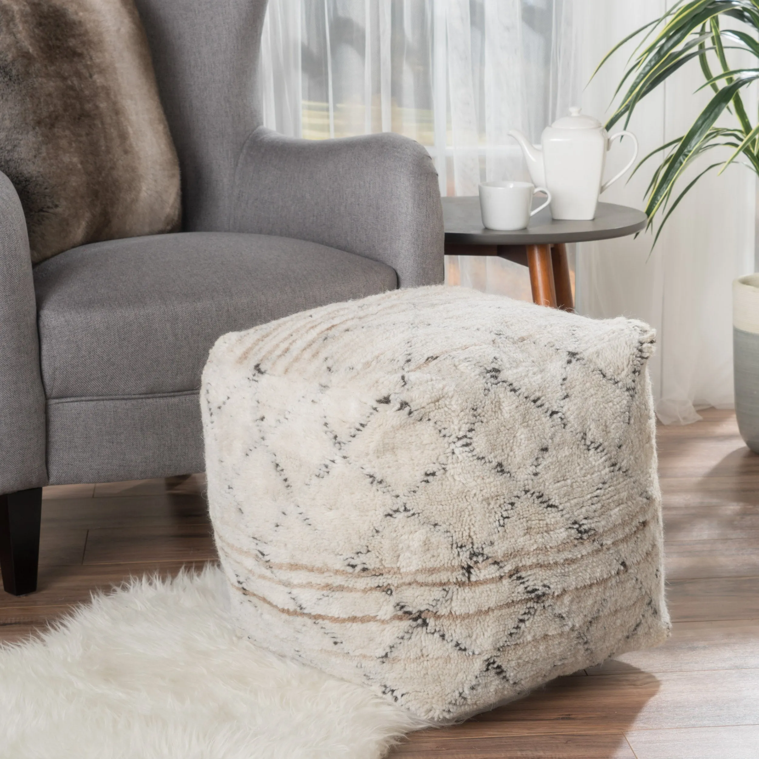 Azara Pouf