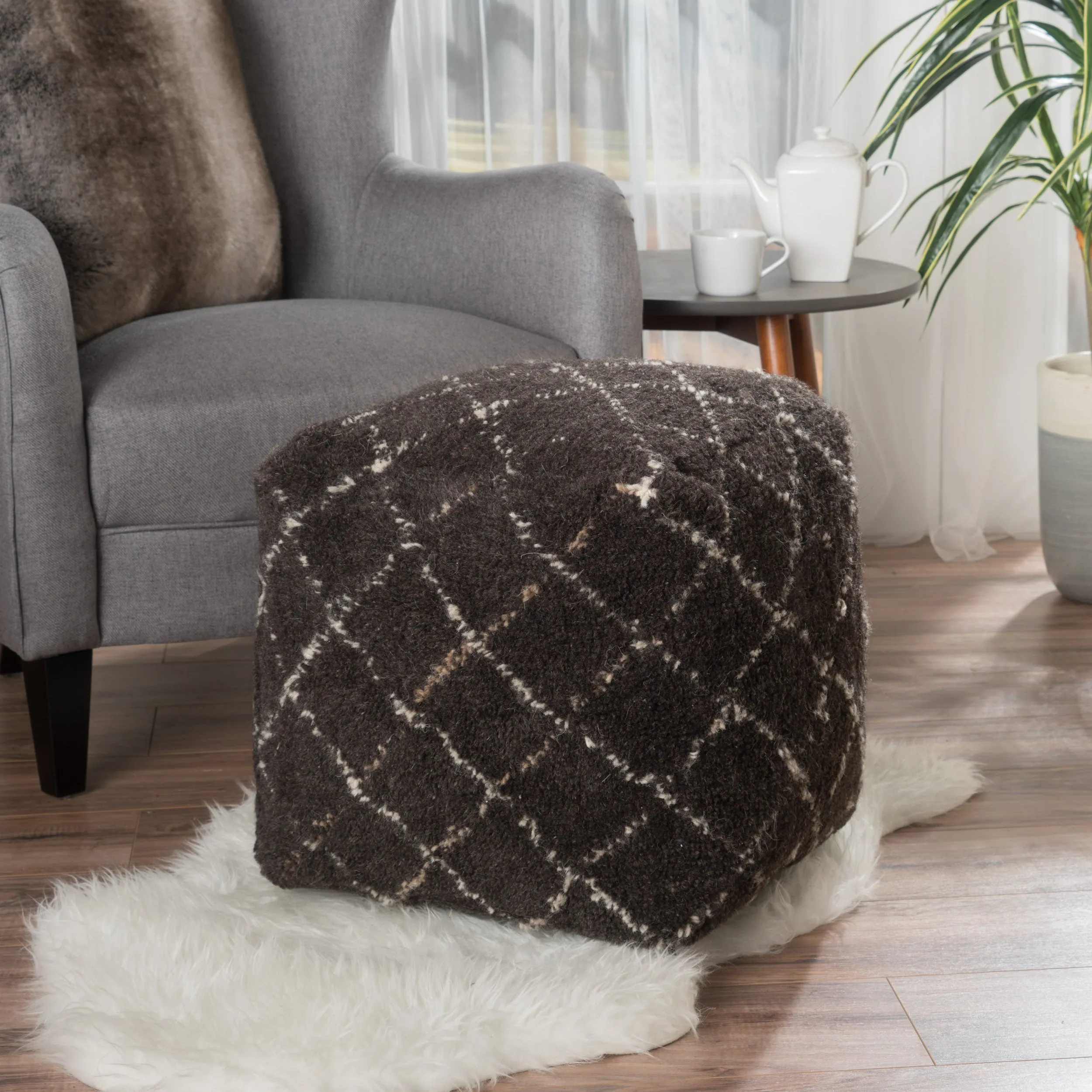 Azara Pouf