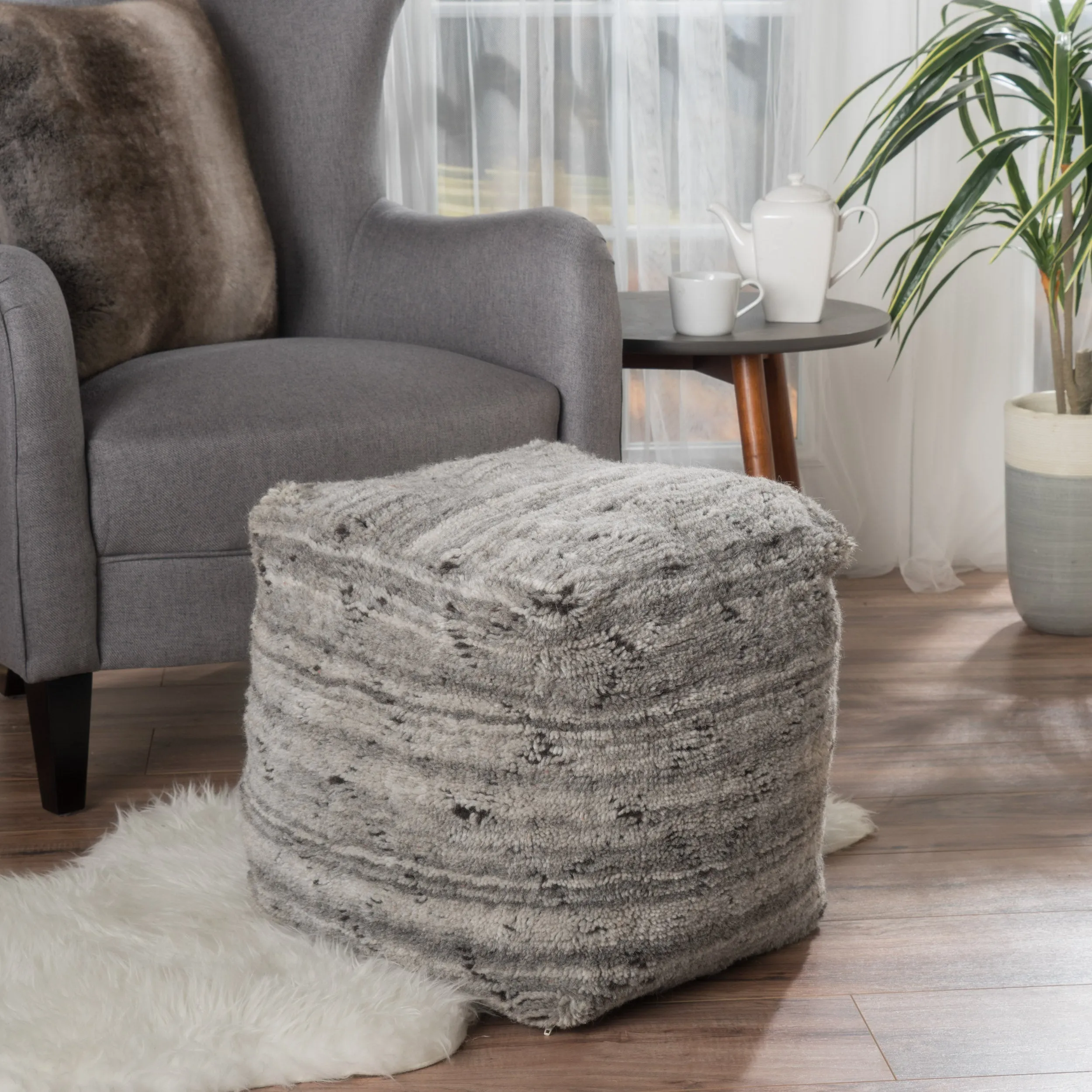Azara Pouf