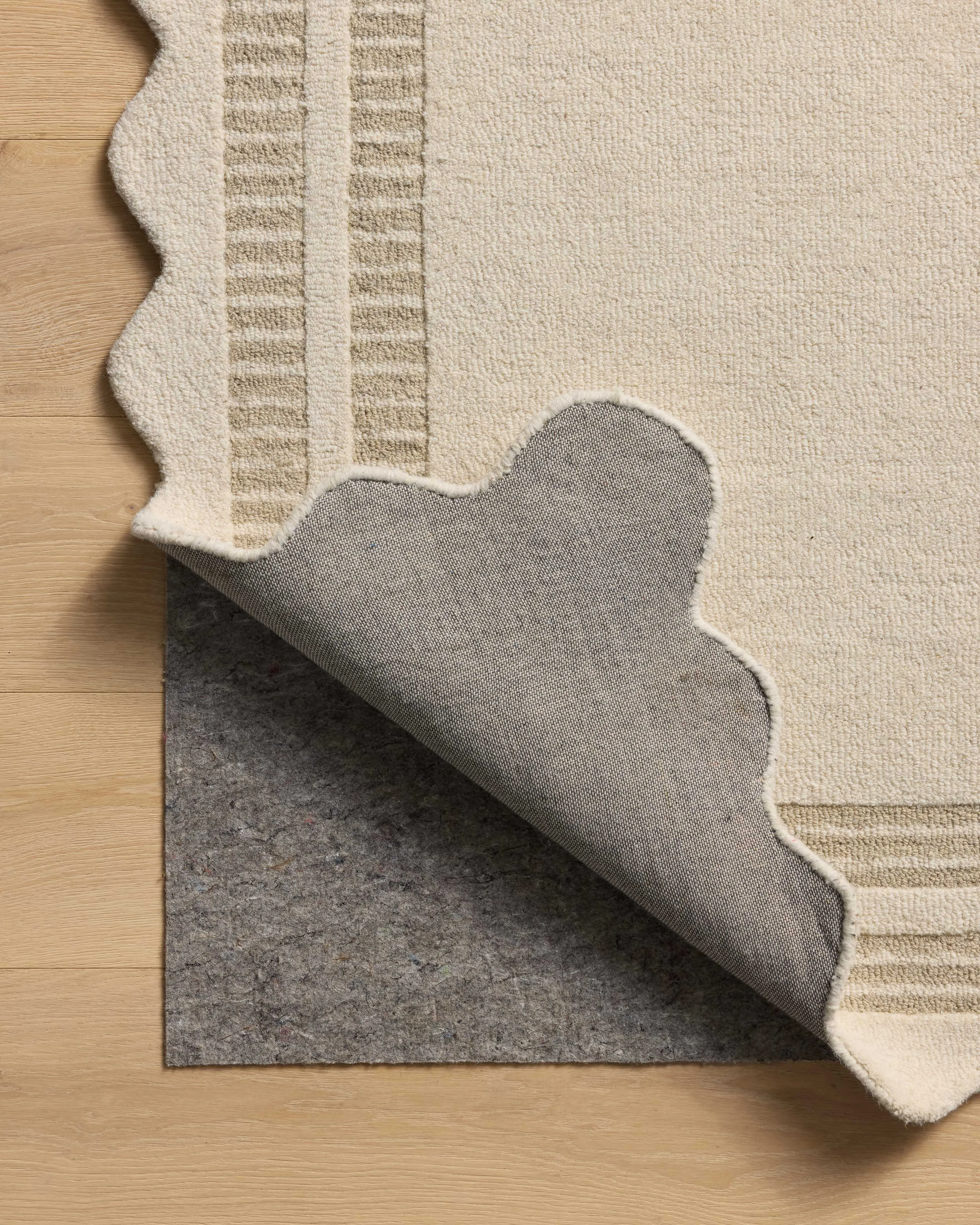 Chris Loves Julia x Loloi Scottie Ivory / Grey