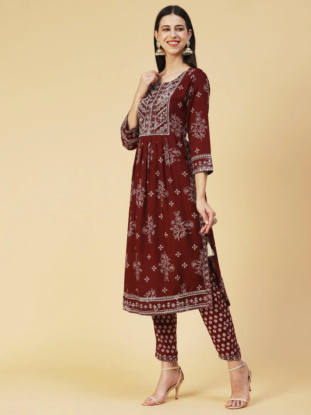 Floral Printed Embroidered Kurta With Pants - Maroon