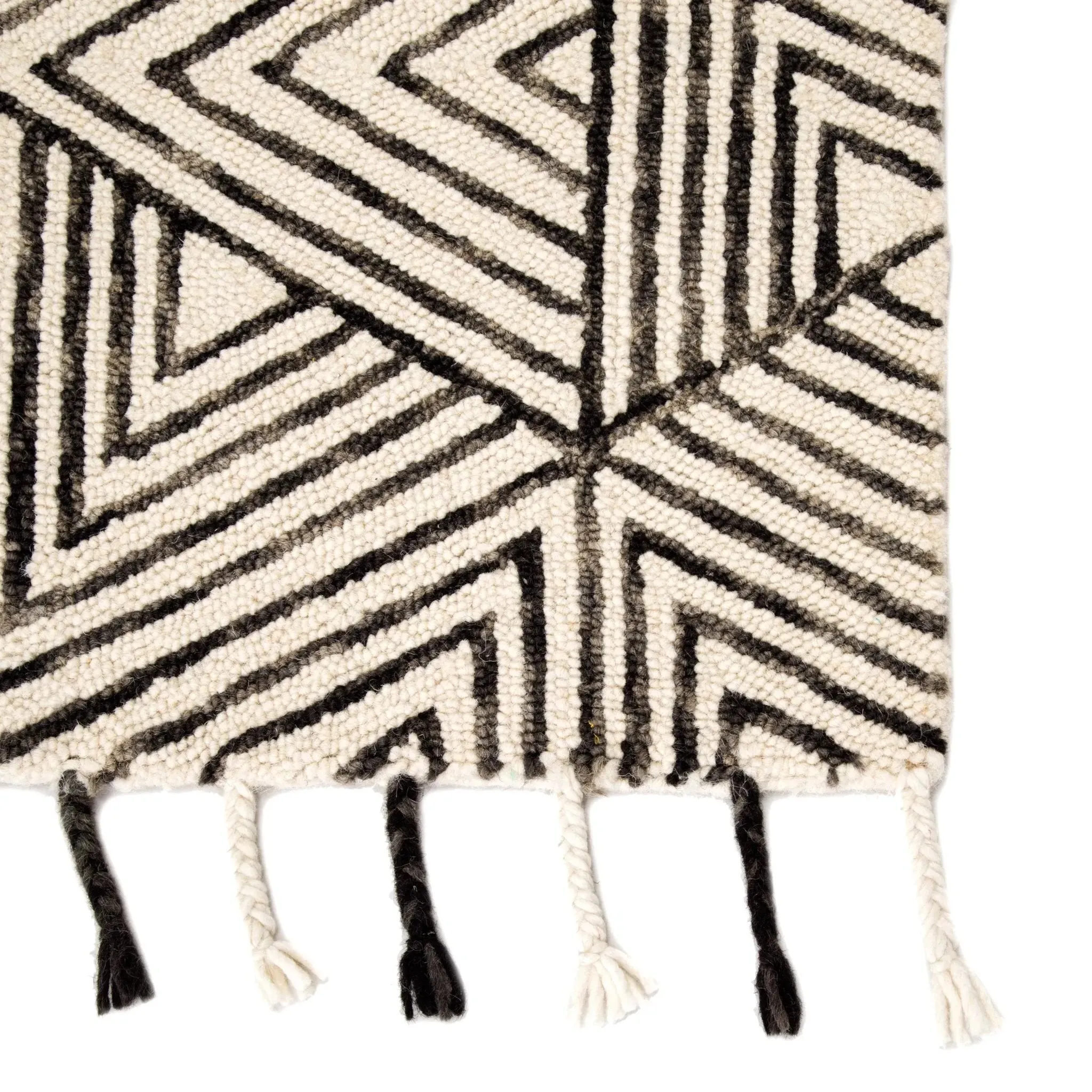 Vera By Nikki Chu VNK01 Black/Ivory Rug