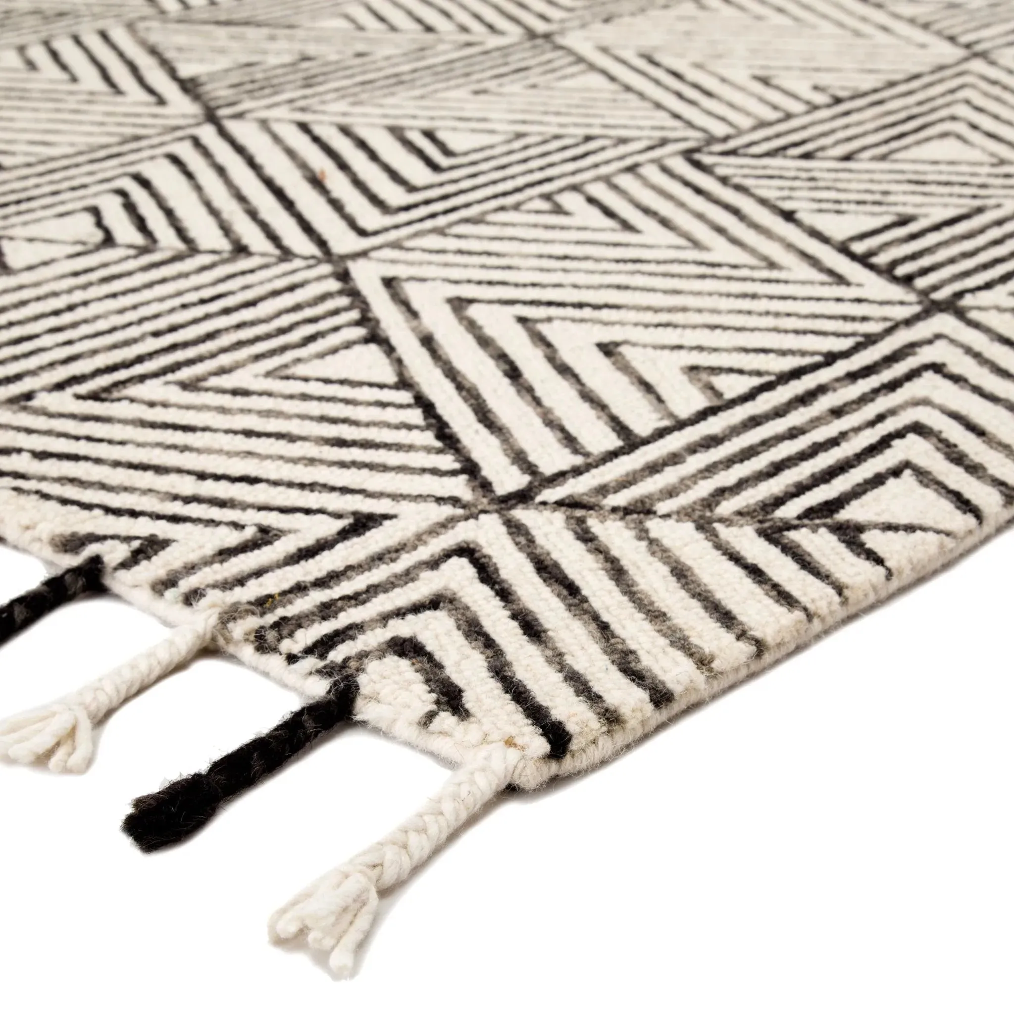 Vera By Nikki Chu VNK01 Black/Ivory Rug